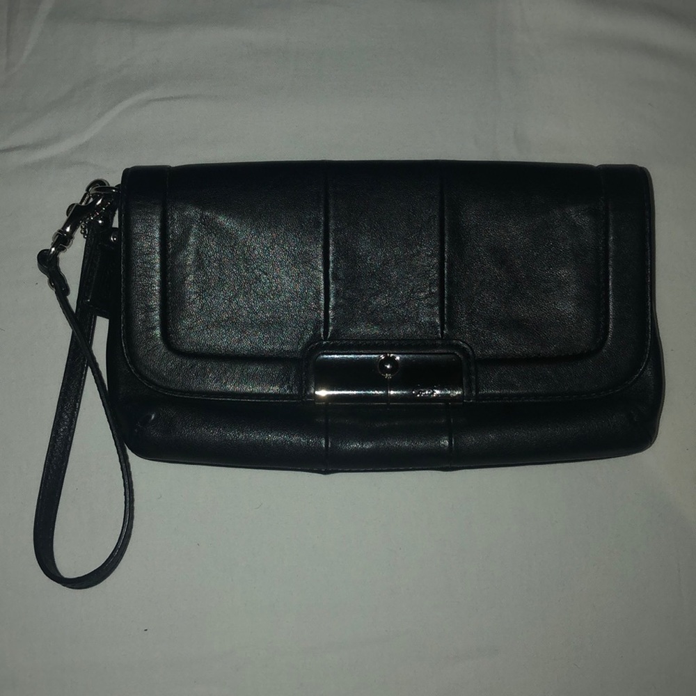 SOLD 💛 Coach Wristlet
